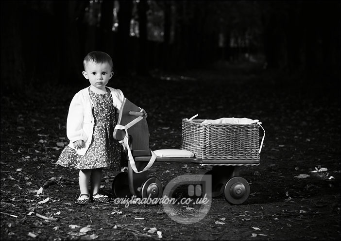 DSC_4589bw Reading baby photographer