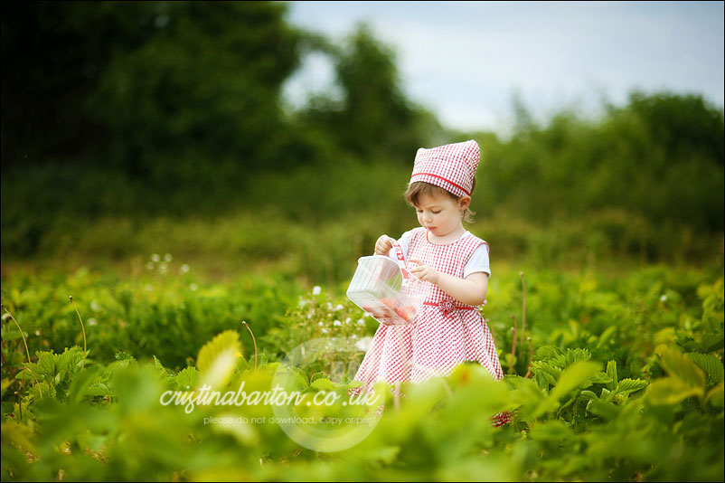 Delicious!  Fleet, Alton, Newbury Child Photographer