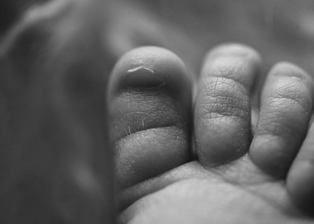 Newborn-Photography-Basingstoke-Winchester_0053 Newborn baby feet detail shot artistic baby photography Basingstoke studio Hampshire