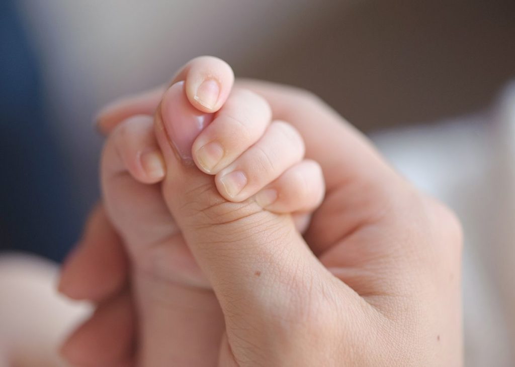 Newborn-Photography-Basingstoke-Winchester_0062 Tiny newborn baby fingers and hand detail shot Hampshire newborn photography