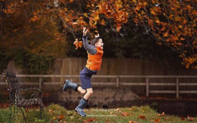 Blog An Autumn family session: golden sunlight, rain & water