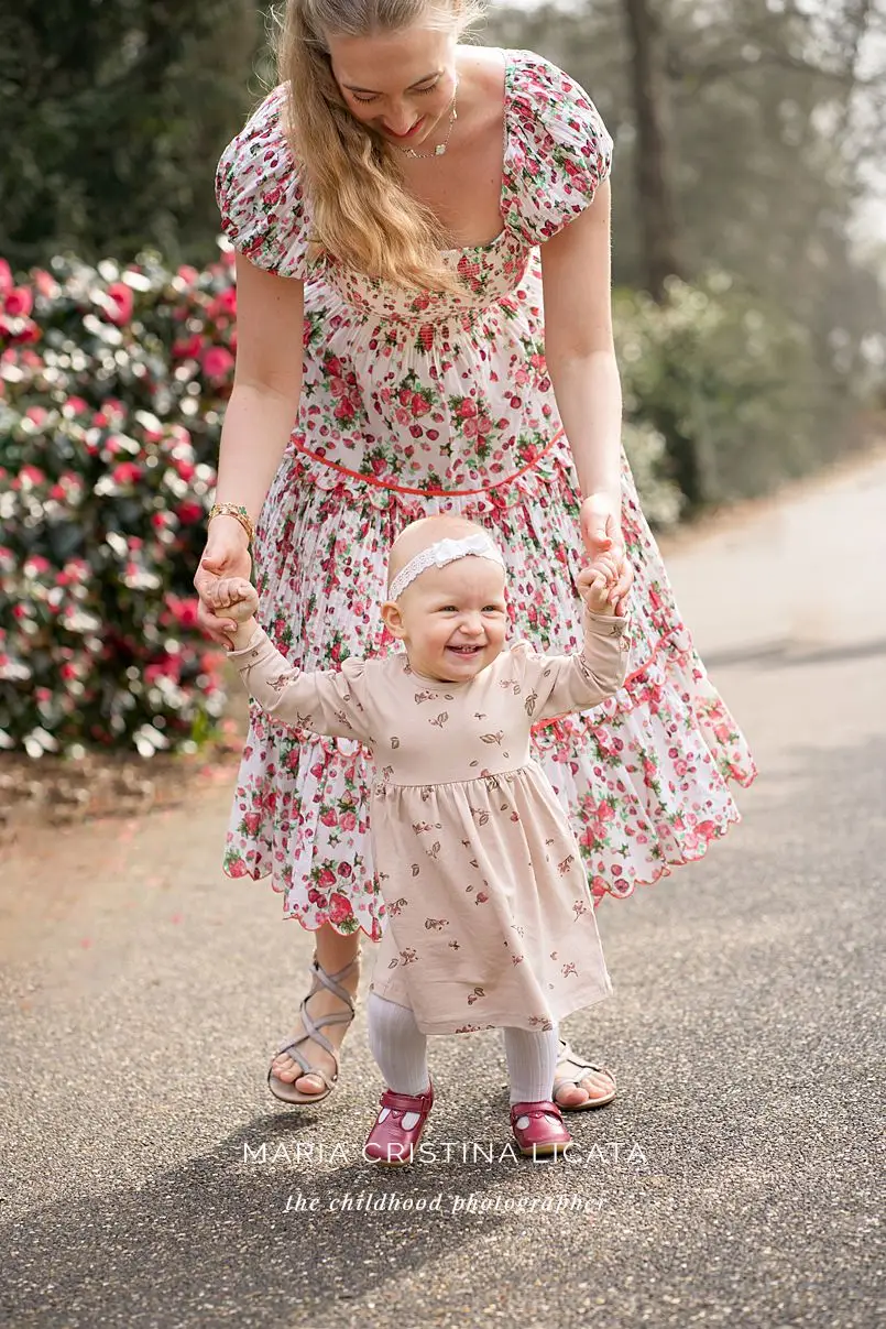 Spring_Family_Photography_Kew_Gardens_0142 baby portraits outdoors in the spring