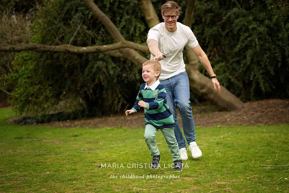 Spring_Family_Photography_Kew_Gardens_0170 Child portraits with Dad Basingstoke<br />