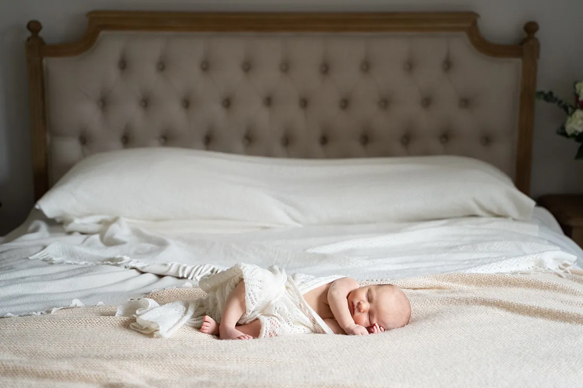 newborn_photoshoot_at_home_0018_webp newborn baby sleeping on bed at home
