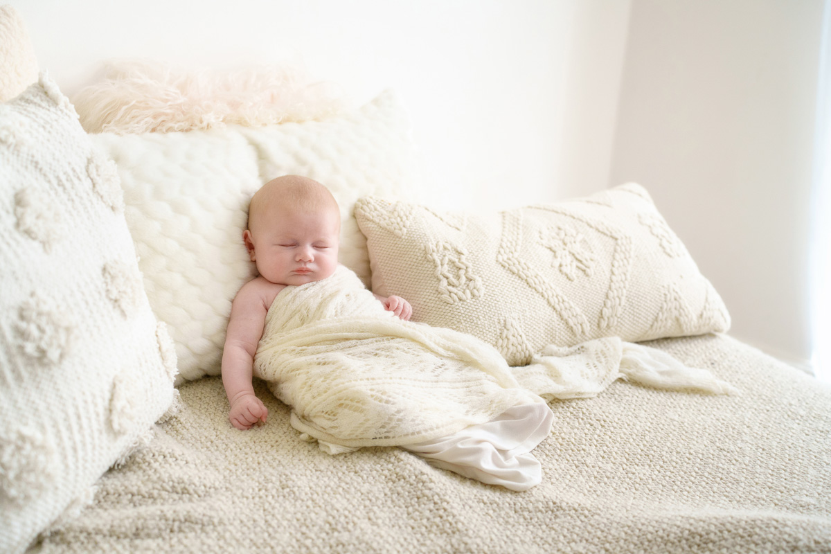 mother and baby newborn photoshoot basingstoke