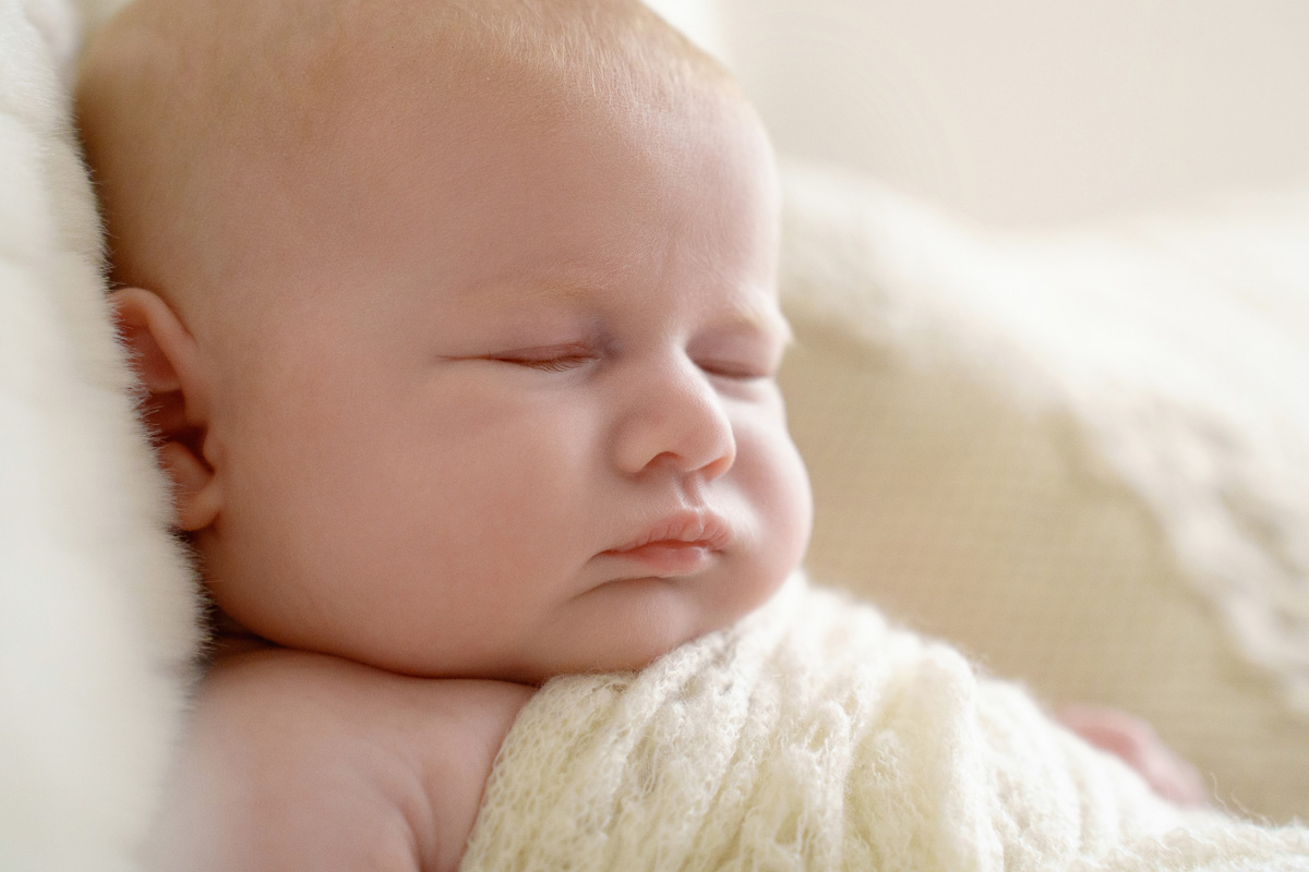 sleeping baby newborn photoshoot basingstoke