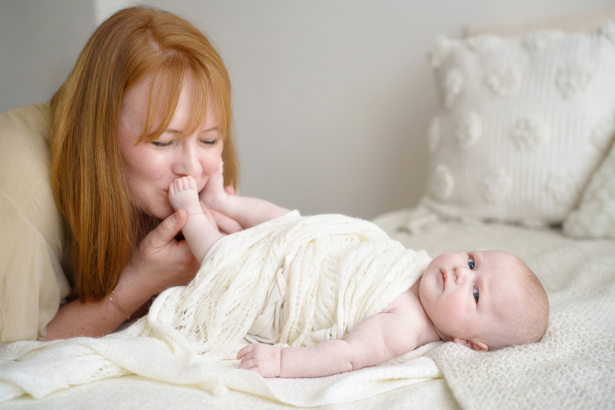 mother and baby newborn photoshoot basingstoke