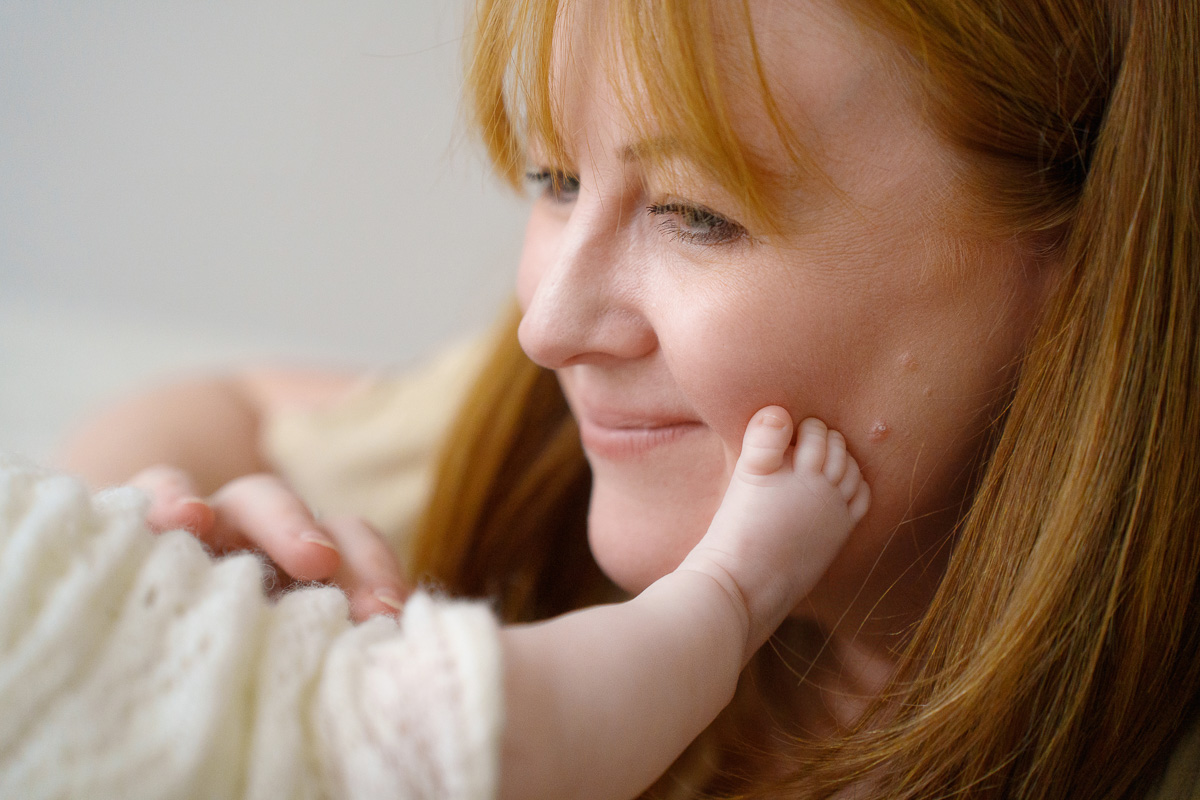 mother and baby newborn photoshoot basingstoke