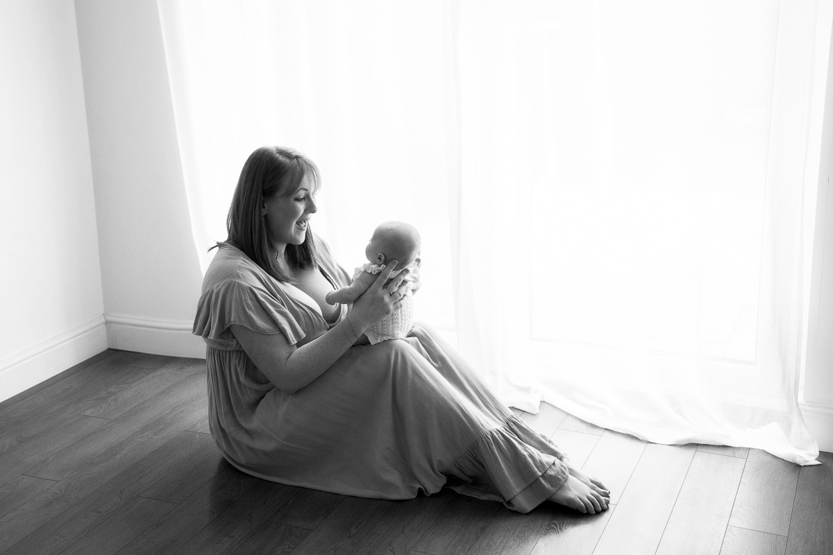 mother and baby newborn photoshoot basingstoke
