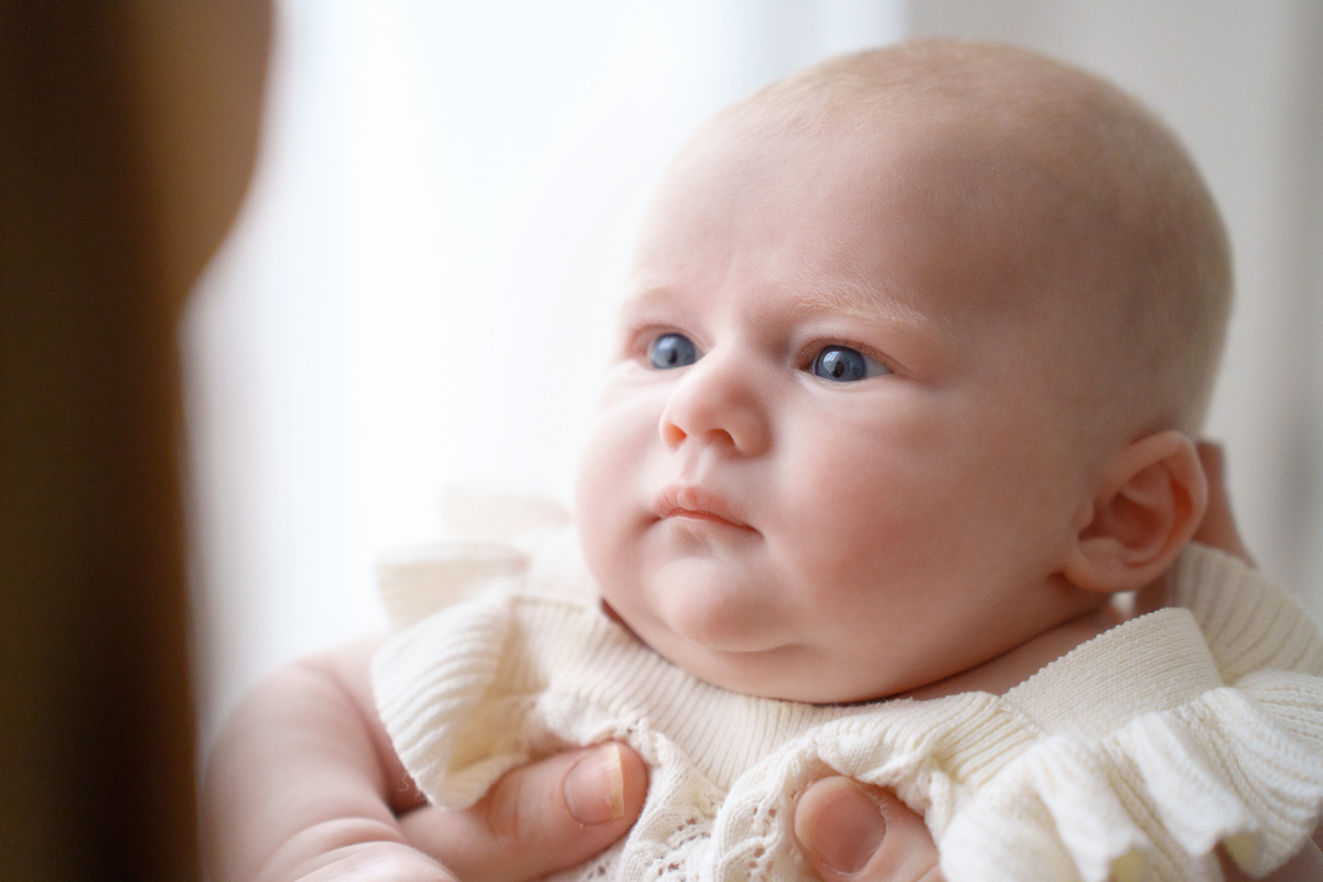 mother and baby newborn photoshoot basingstoke