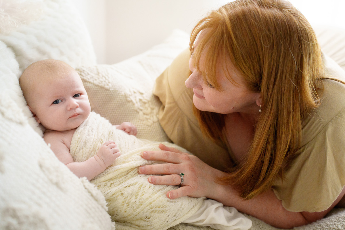 mother and baby newborn photoshoot basingstoke