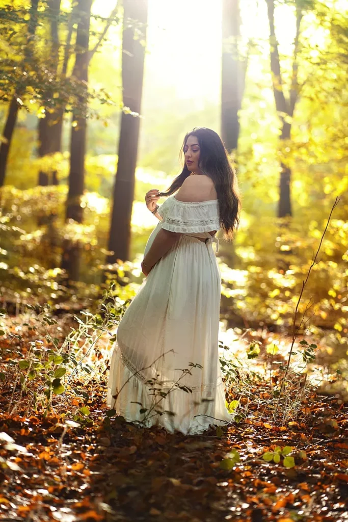 best_family_photoshoot_locations_0011_webp Backlit maternity portrait of a young woman in a white dress. Captured in Hampshire woodland by maternity photographer Maria Cristina Licata